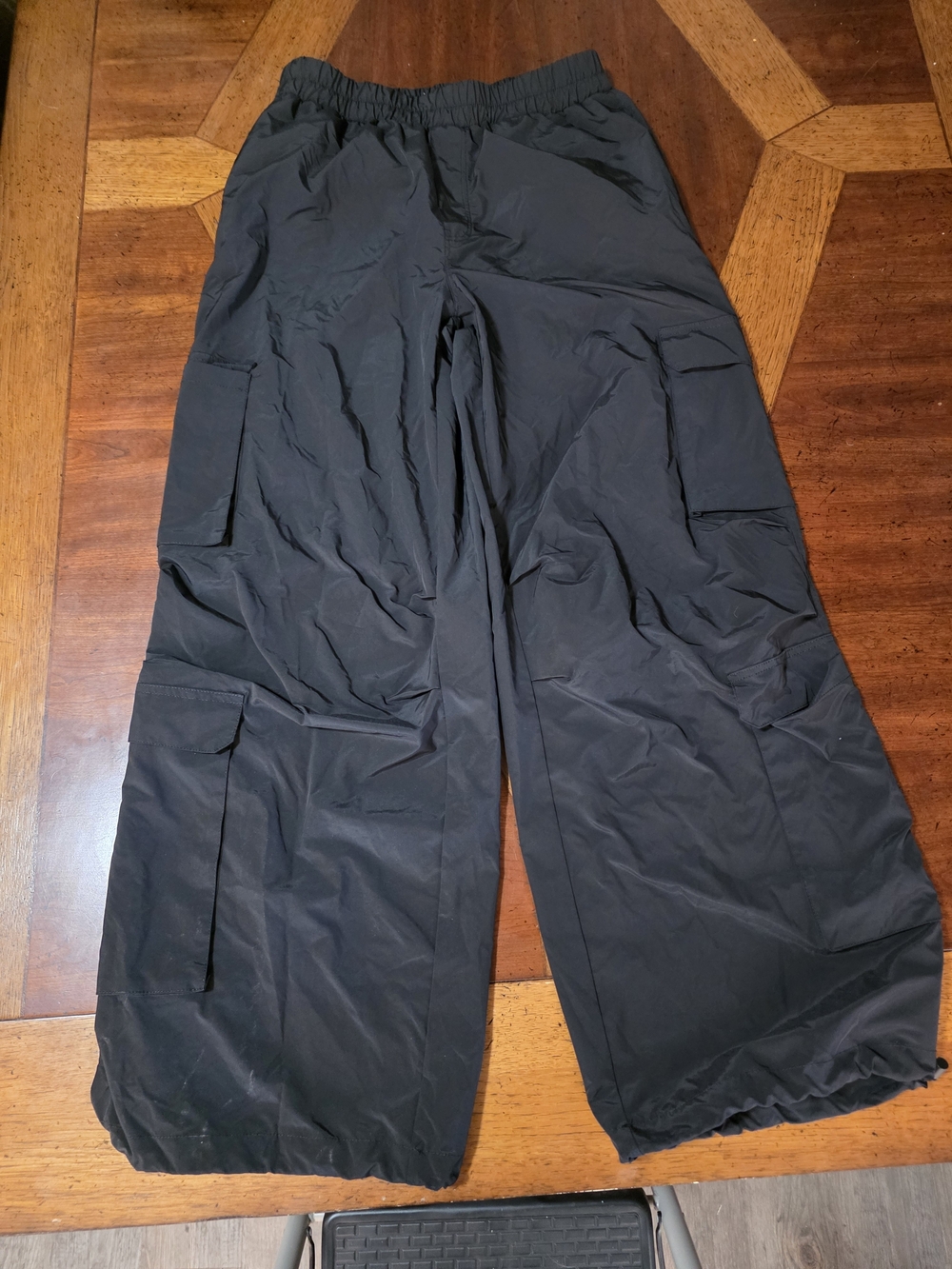 Black Wide-Leg Cargo Trousers with Utility Pockets